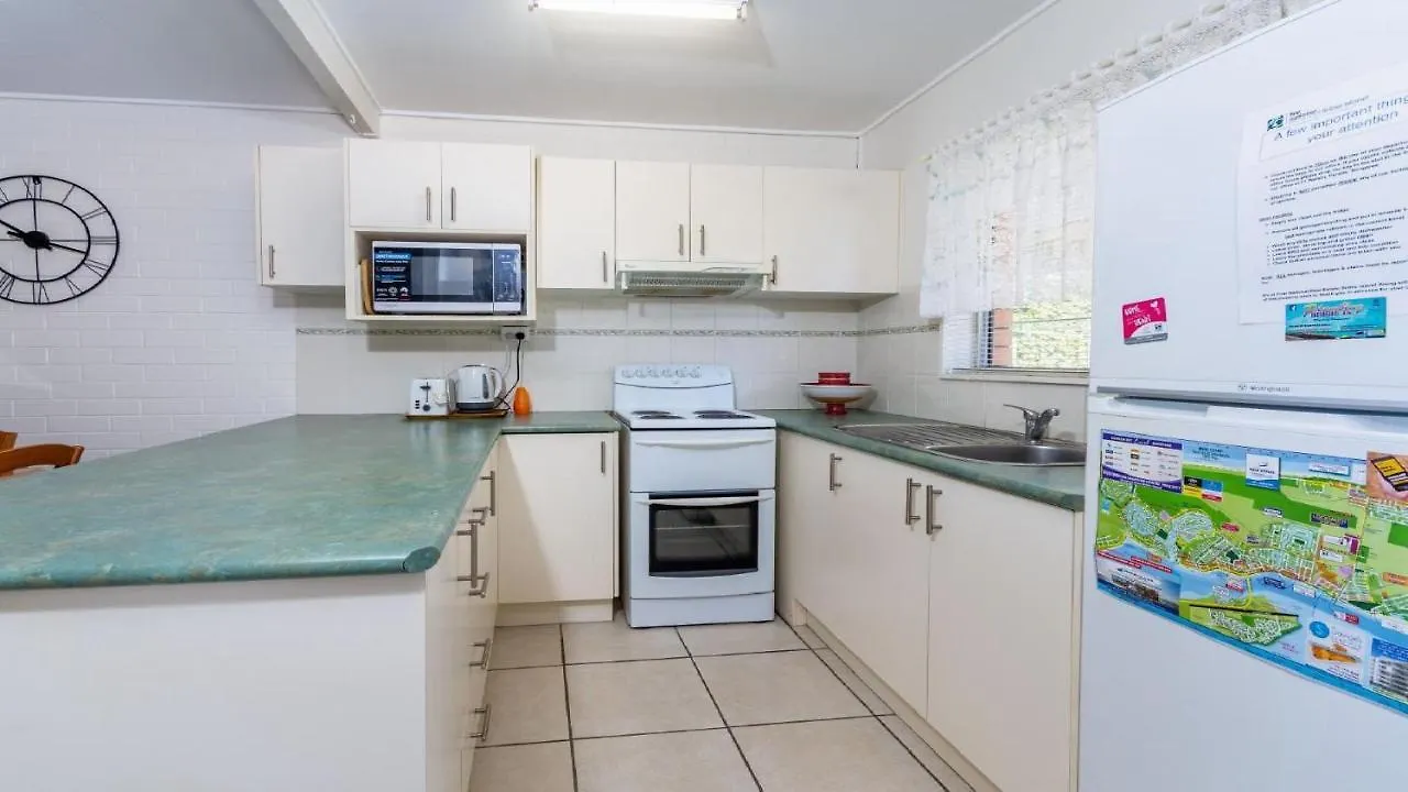 Villa Comfy Ground Floor Unit Opposite Waterfront! Welsby Pde, Bongaree 0*,
