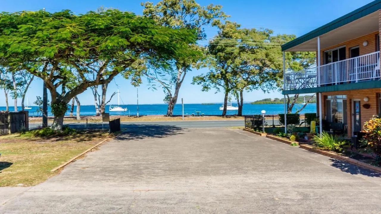 Comfy Ground Floor Unit Opposite Waterfront! Welsby Pde, Bongaree 빌라 펜션